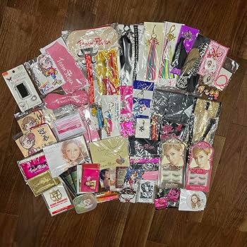 Amazon.co.jp: 浜崎あゆみ グッズ 61点 セット : おもちゃ